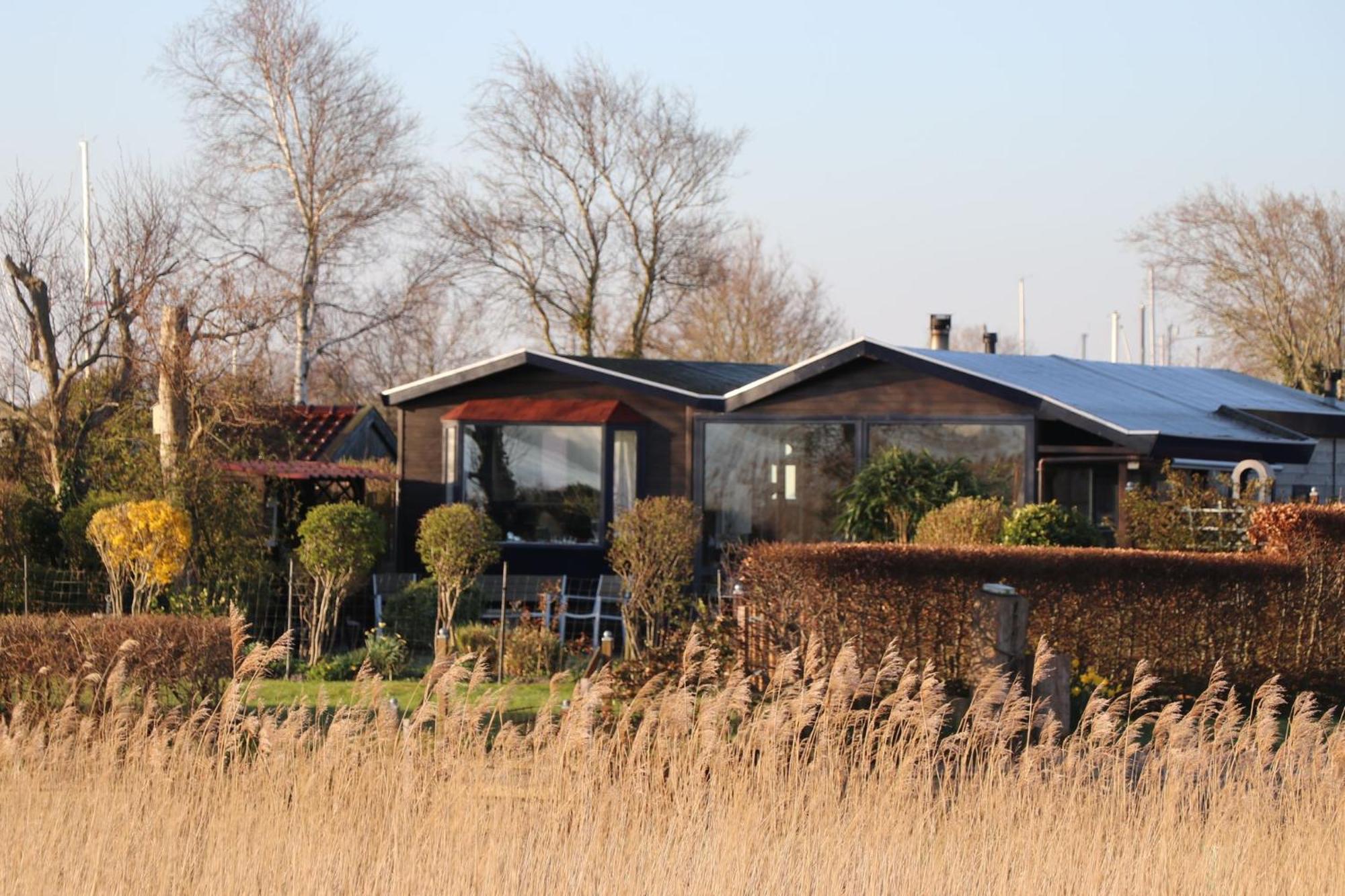 House Marijke With Winter Garden And Direct Access To The Lauwersmeer Anjum Экстерьер фото